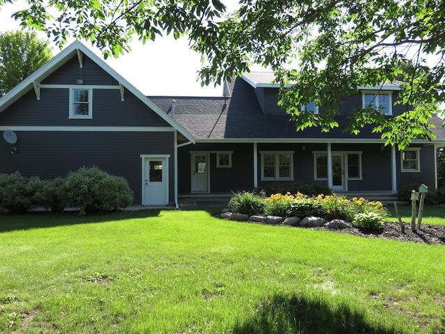 1504 4th St NE, Willmar, MN 56201 - view of front of house featuring a front lawn and a shingled roof