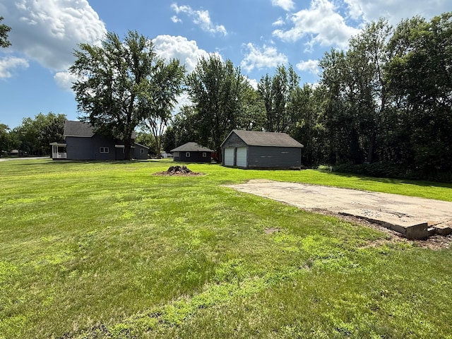 681 8th St, Walnut Grove, MN 56180 - view of green lawn featuring a detached garage and an outdoor structure