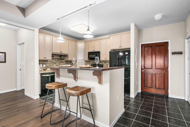 1126 Mesaba Ave Unit 118, Duluth, MN 55811 - kitchen with black appliances, backsplash, a kitchen bar, and pendant lighting