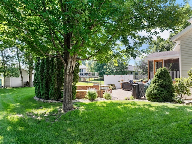 1405 17th Dr SW, Austin, MN 55912 - view of yard with a sunroom and a patio