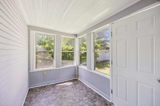 1711 Newton Ave N, Minneapolis, MN 55411 - unfurnished sunroom with plenty of natural light