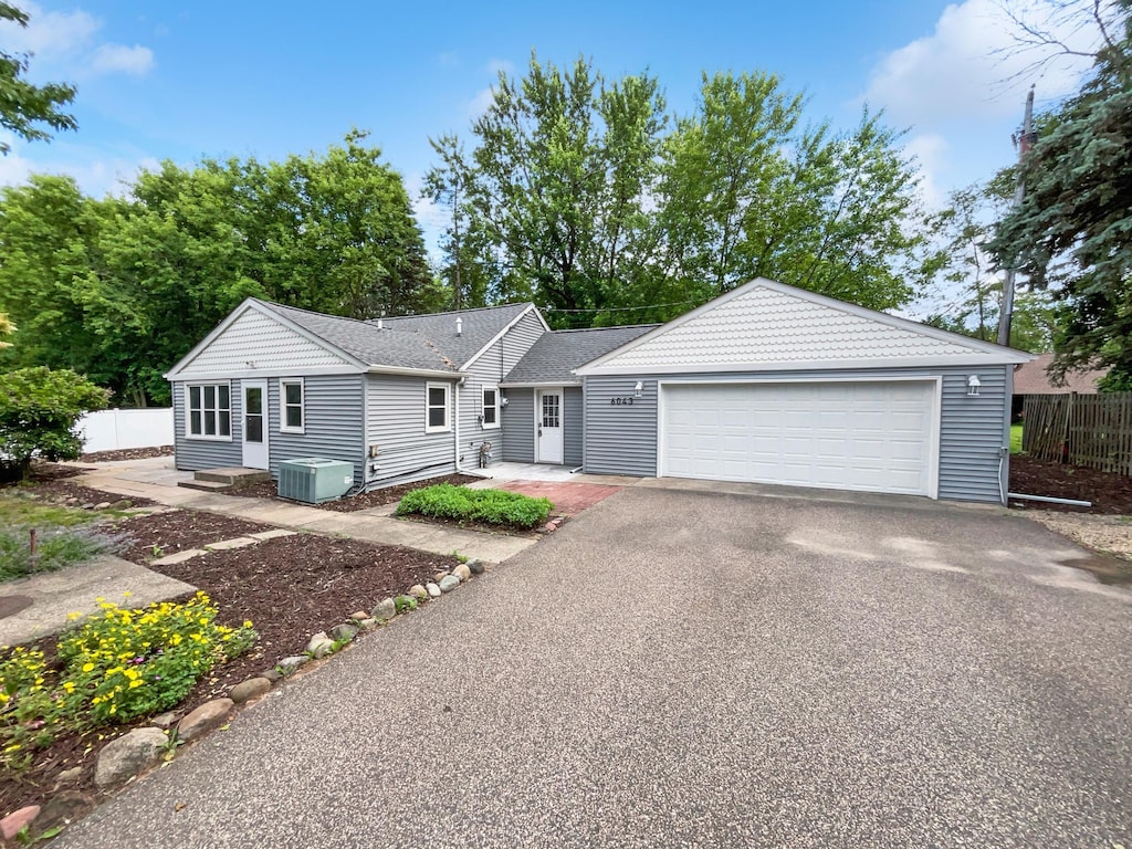 6043 17th St N, Oakdale, MN 55128 - photo 1