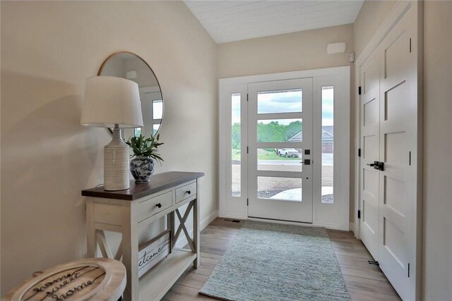 7591 255th St, Wyoming, MN 55092 - entrance foyer with light wood finished floors and baseboards
