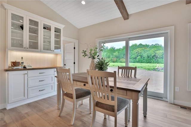 7591 255th St, Wyoming, MN 55092 - dining area with vaulted ceiling, plenty of natural light, and light wood-style floors