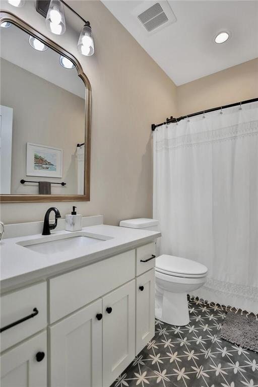 7591 255th St, Wyoming, MN 55092 - full bath with vanity, tile patterned floors, and a shower with curtain