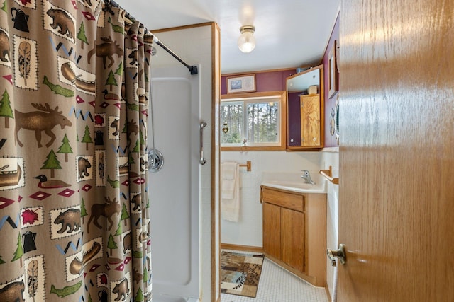 24621 Long Lake Rd, Bigfork, MN 56628 - bathroom featuring curtained shower and vanity
