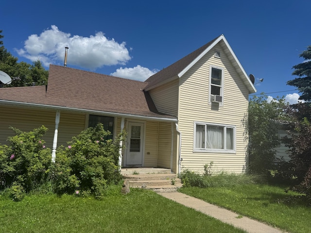117 Maple Ave, Frazee, MN 56544 - traditional-style house featuring a front yard and cooling unit