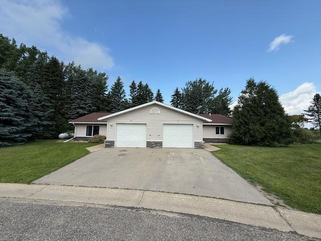 625 Meeker Ct NW, Evansville, MN 56326 - ranch-style home featuring a front yard and stone siding