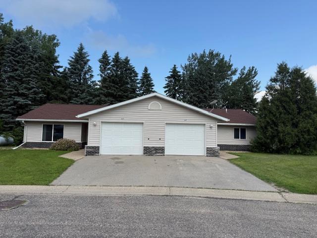 625 Meeker Ct NW, Evansville, MN 56326 - ranch-style house featuring a front yard