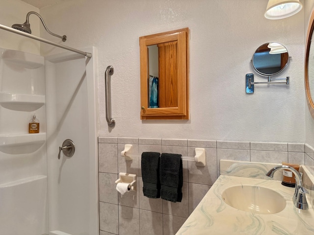 15467 Twilight Rd, Onamia, MN 56359 - bathroom with a shower and vanity