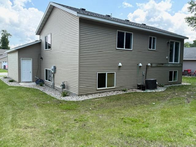 1312 Natures Trl, Alexandria, MN 56308 - back of property with a lawn