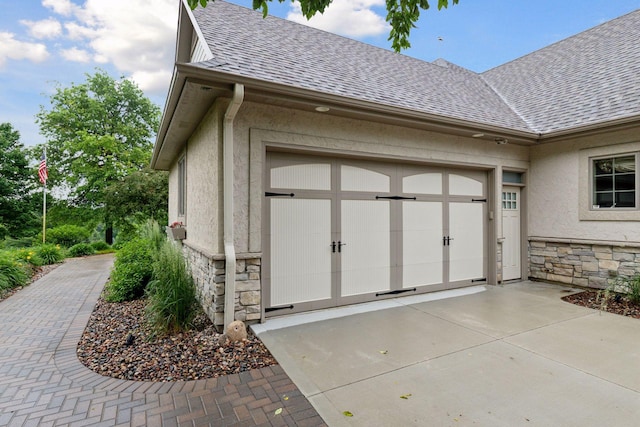 100 River Bluff Pl NW, Rochester, MN 55901 - garage featuring driveway