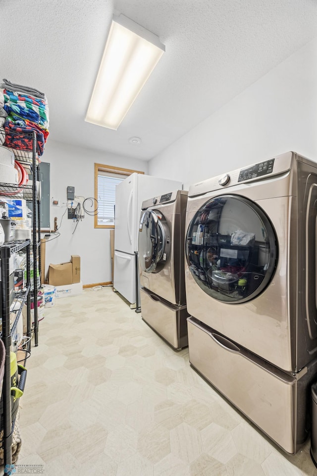 421 2nd Ave S, Kindred, ND 58051 - laundry area featuring washing machine and dryer and a textured ceiling