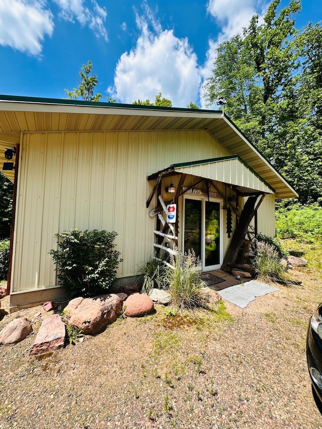 1414 E Shore Dr, Edgewater, WI 54817 - view of side of property