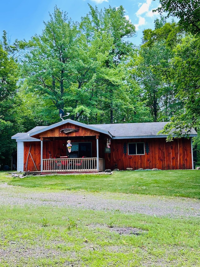 1414 E Shore Dr, Edgewater, WI 54817 - view of front of home featuring a front lawn
