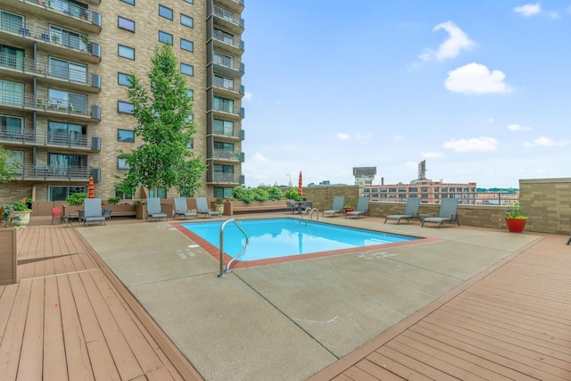 66 9th St E Unit 1315, Saint Paul, MN 55101 - community pool with a patio
