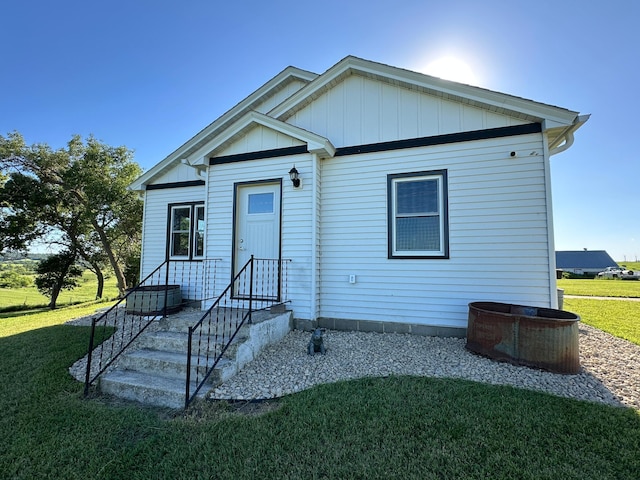 1555 US Highway 75, Lake Benton Twp, MN 56149 - bungalow-style home with a front yard and board and batten siding