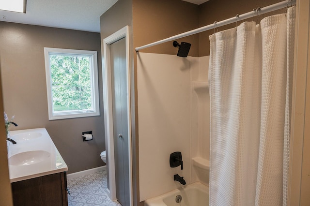 600 Venn St, Sherburn, MN 56171 - full bath with shower / bath combo with shower curtain and double vanity