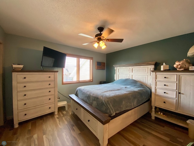 1506 Woodridge Ln, West Fargo, ND 58078 - bedroom with dark wood-style floors, ceiling fan, and a textured ceiling