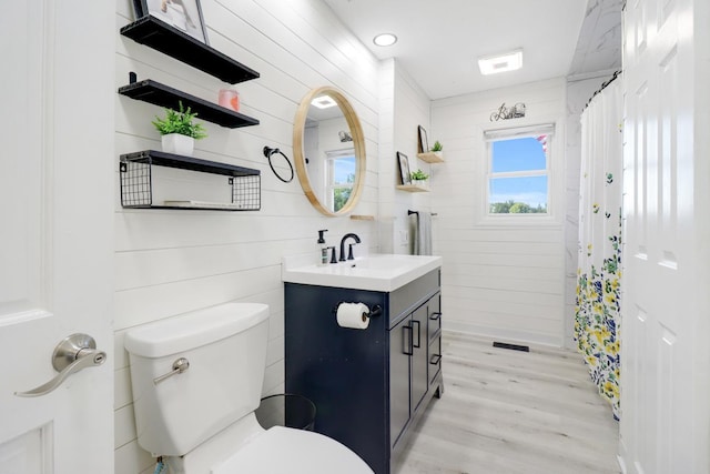 605 Central Ave SW, Cambridge, MN 55008 - full bath featuring vanity, wood finished floors, and curtained shower