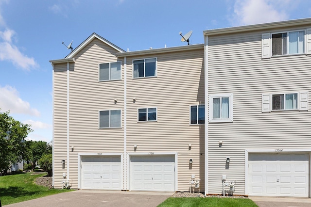 13066 Crimson Clover Ln, Eden Prairie, MN 55347 - back of property featuring a garage and driveway