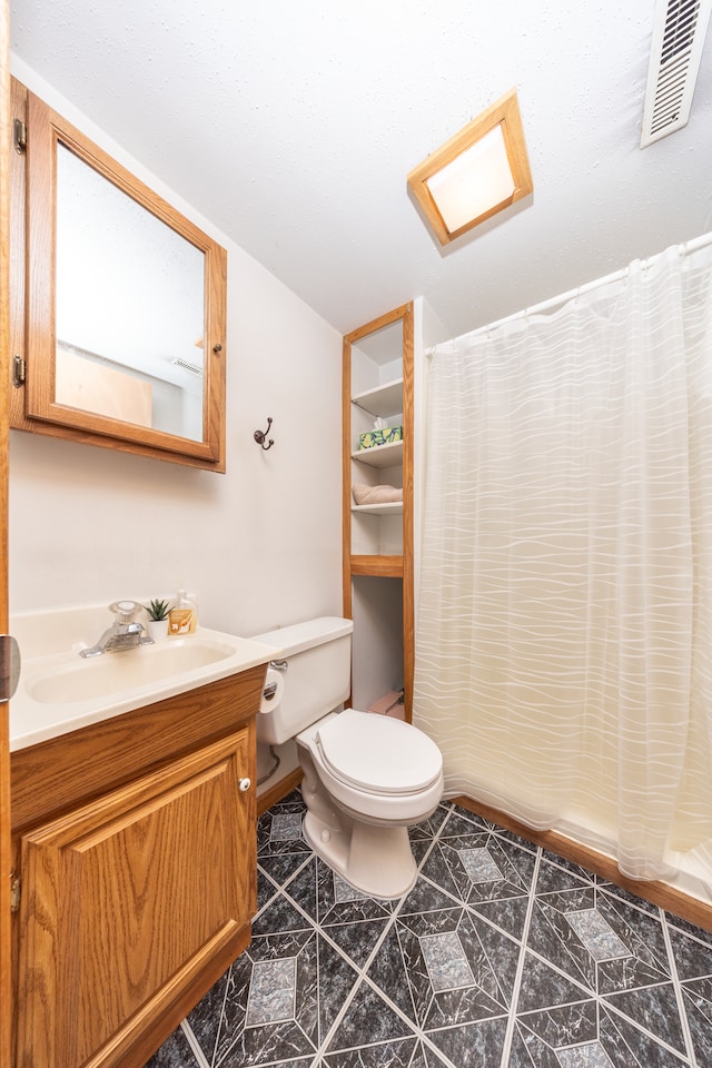 10815 Matthew Dr, Chisago City, MN 55013 - bathroom featuring vanity and curtained shower