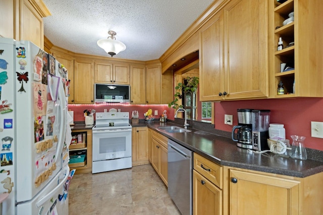 1902 3rd Ave, Grand Rapids, MN 55744 - kitchen featuring stainless steel appliances, dark countertops, and a textured ceiling