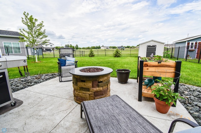 412 Hampton Dr W, Moorhead, MN 56560 - fenced backyard with an outdoor fire pit, a storage unit, and a patio