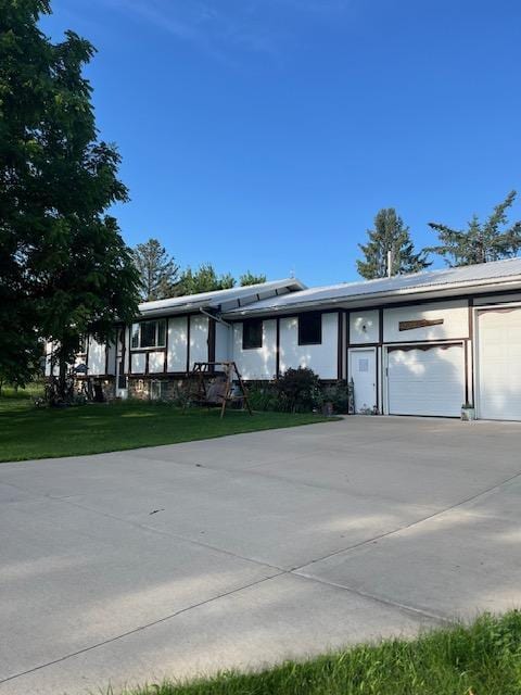 670 23rd Ave NE, Sauk Rapids, MN 56379 - view of front of house featuring concrete driveway, a front yard, and an attached garage