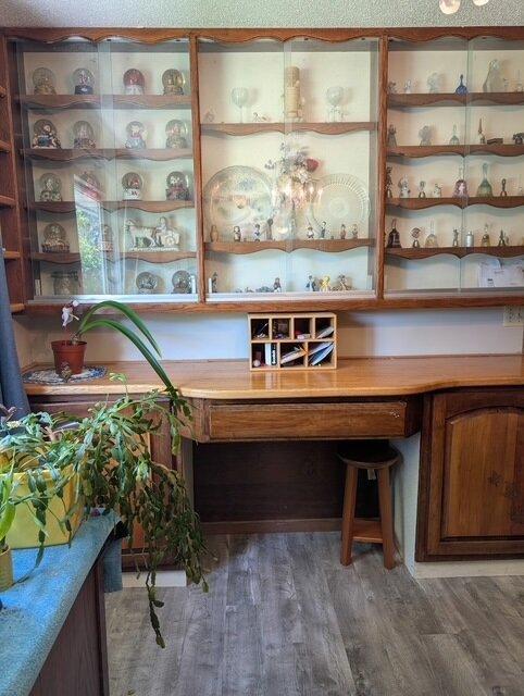 670 23rd Ave NE, Sauk Rapids, MN 56379 - detailed view of wood finished floors and built in desk