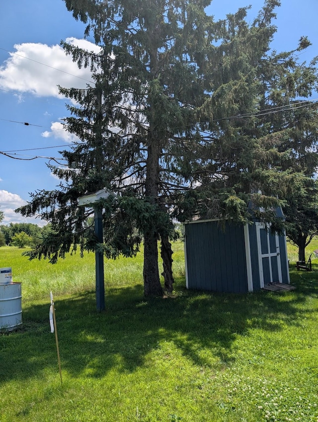 670 23rd Ave NE, Sauk Rapids, MN 56379 - view of grassy yard featuring a shed