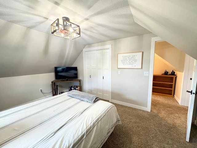 2812 150th St, Maxwell Twp, MN 56232 - bedroom with carpet floors, vaulted ceiling, a closet, and a textured ceiling