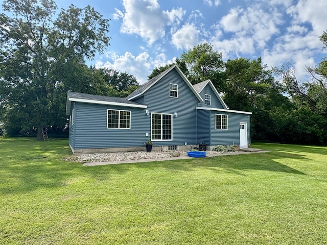 2812 150th St, Maxwell Twp, MN 56232 - back of property with a yard