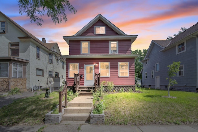 927 Central Ave W, Saint Paul, MN 55104 - traditional style home with a yard