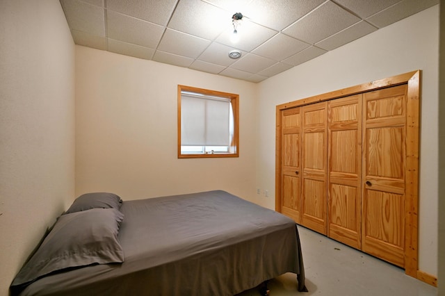 N5020 Red Pine Trl, Evergreen Twp, WI 54801 - bedroom with finished concrete flooring and a drop ceiling