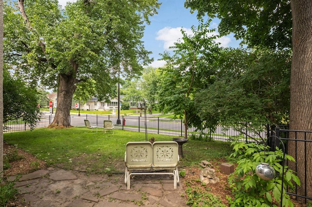 901 42nd St, Minneapolis, MN 55409 - view of yard with a patio