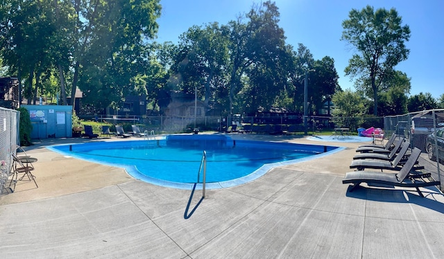 315 Park Lake Blvd Unit 104, Detroit Lakes, MN 56501 - community pool with a patio area and view of wooded area