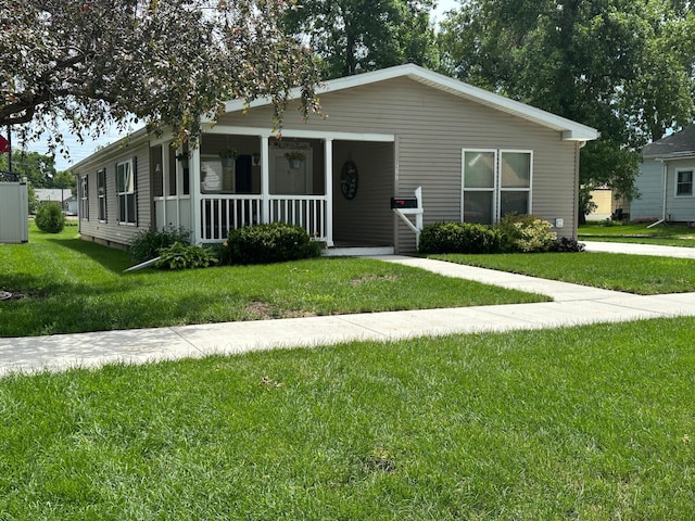 217 4th Ave SE, Pipestone, MN 56164 - view of front of property featuring a front yard