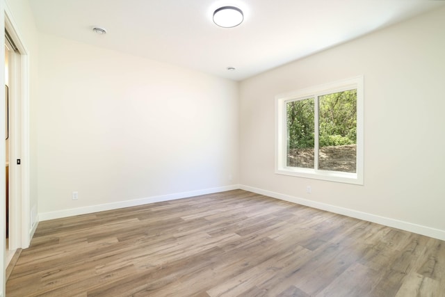 2529 Elmcroft Dr SW, Rochester, MN 55902 - unfurnished room featuring light wood finished floors and baseboards