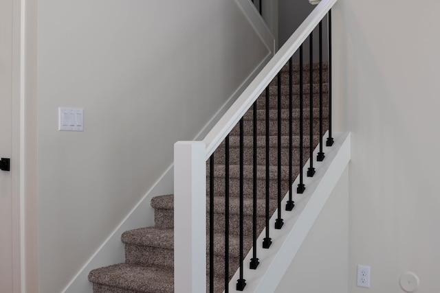 2529 Elmcroft Dr SW, Rochester, MN 55902 - view of staircase