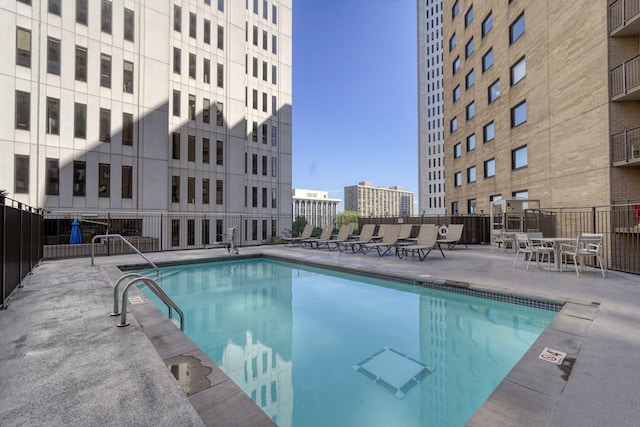 121 Washington Ave S Unit 513, Minneapolis, MN 55401 - community pool with a patio