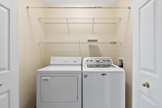 8731 Quarry Ridge Ln Unit B, Woodbury, MN 55125 - laundry area featuring washing machine and clothes dryer