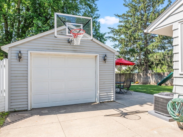 1917 2nd Ave NW, Austin, MN 55912 - detached garage with concrete driveway