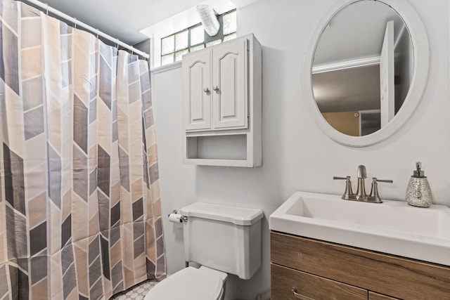 1917 2nd Ave NW, Austin, MN 55912 - bathroom featuring vanity and a shower with shower curtain