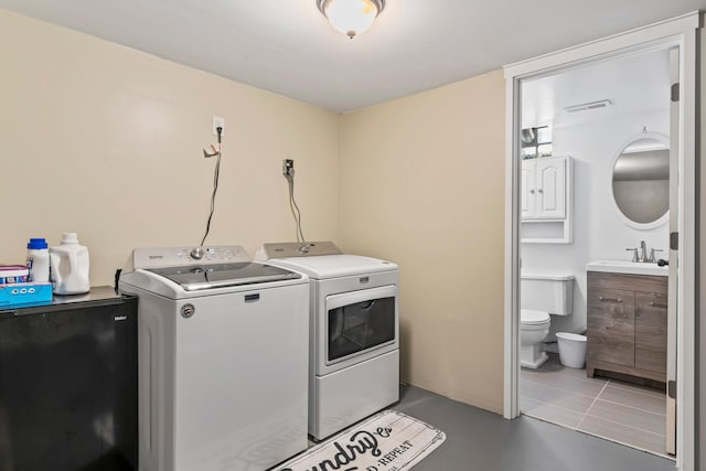 1917 2nd Ave NW, Austin, MN 55912 - laundry room with washer and dryer