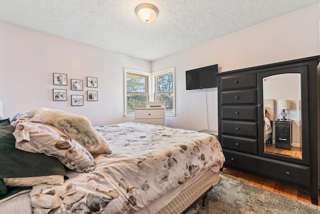 1917 2nd Ave NW, Austin, MN 55912 - bedroom with wood finished floors and a textured ceiling