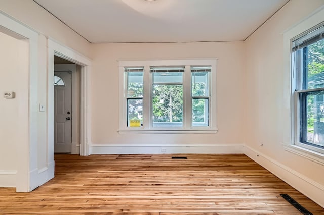 3014 Humboldt Ave N, Minneapolis, MN 55411 - unfurnished room with light wood-style flooring and baseboards