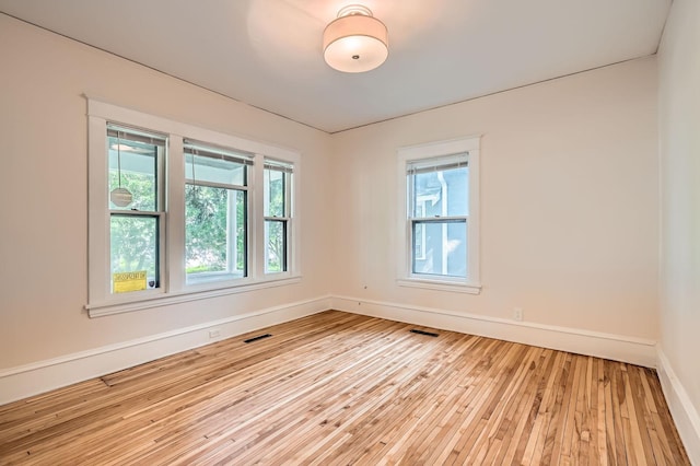 3014 Humboldt Ave N, Minneapolis, MN 55411 - unfurnished room featuring baseboards and light wood-type flooring
