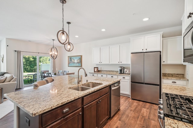 726 Maggie Way, Chanhassen, MN 55317 - photo 3