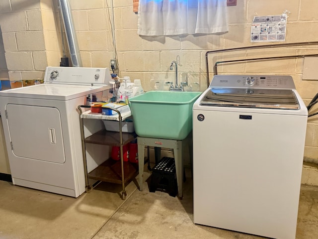 905 Clausen Ave, Albert Lea, MN 56007 - laundry area with washer and dryer and concrete block wall